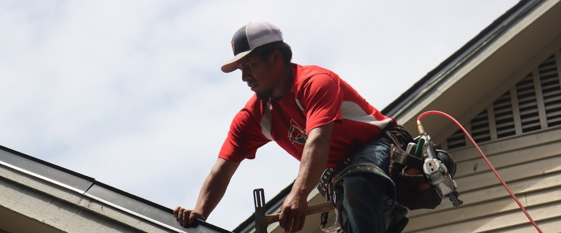 The Importance of Online Reviews and Ratings for Choosing the Right Roofing Contractor