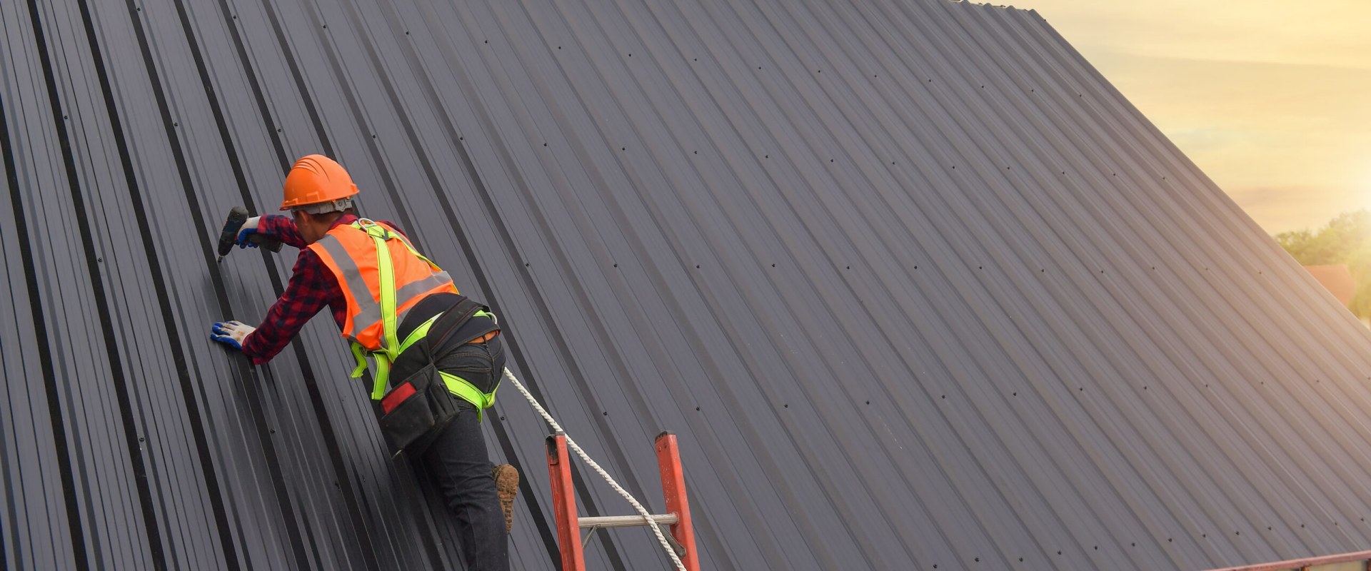 A Complete Guide to Metal Roofing for Residential and Commercial Buildings